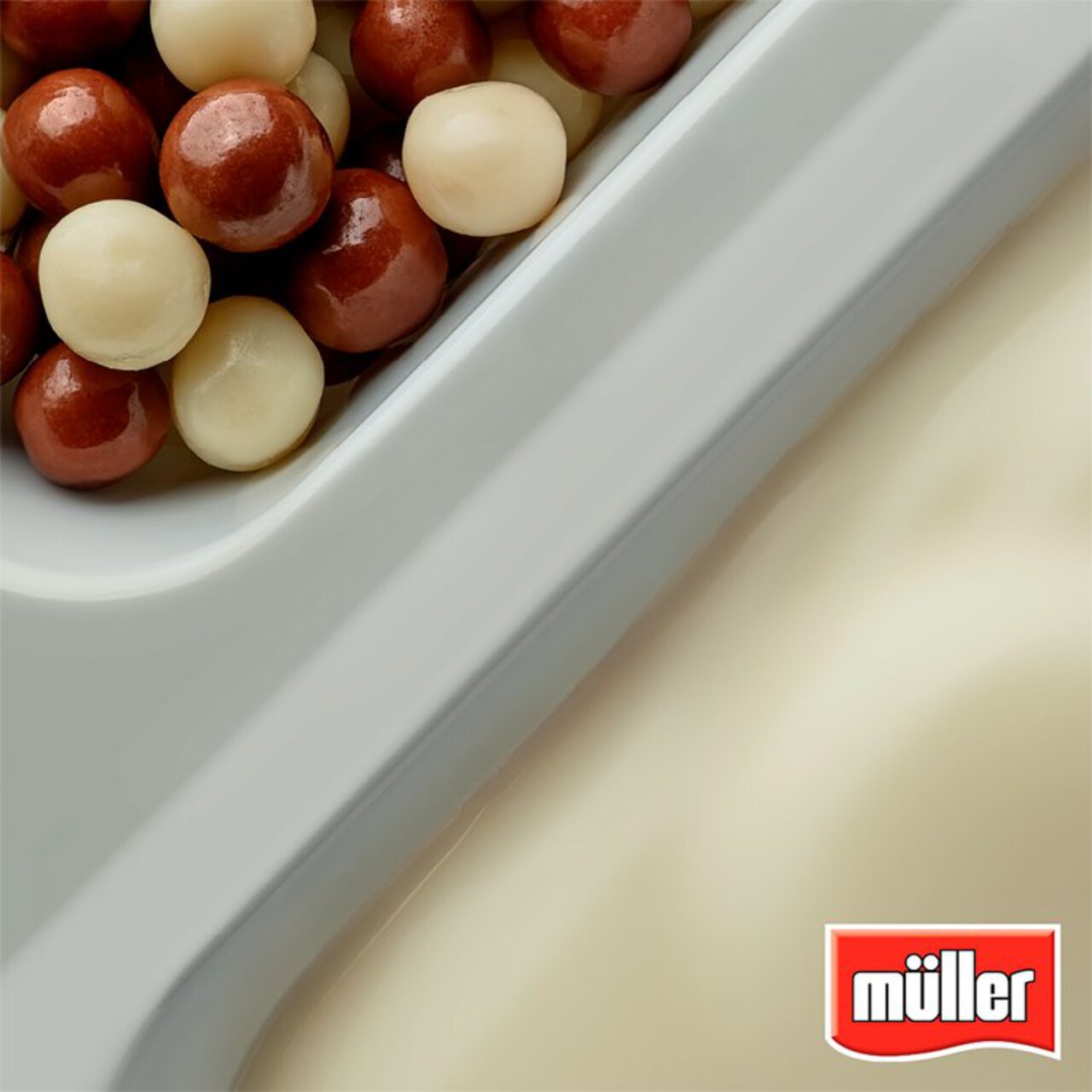 Muller Corner Vanilla Yogurt with Chocolate Balls 124g