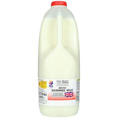 M&S Select Farms British Skimmed Milk 4 Pints 2.272l