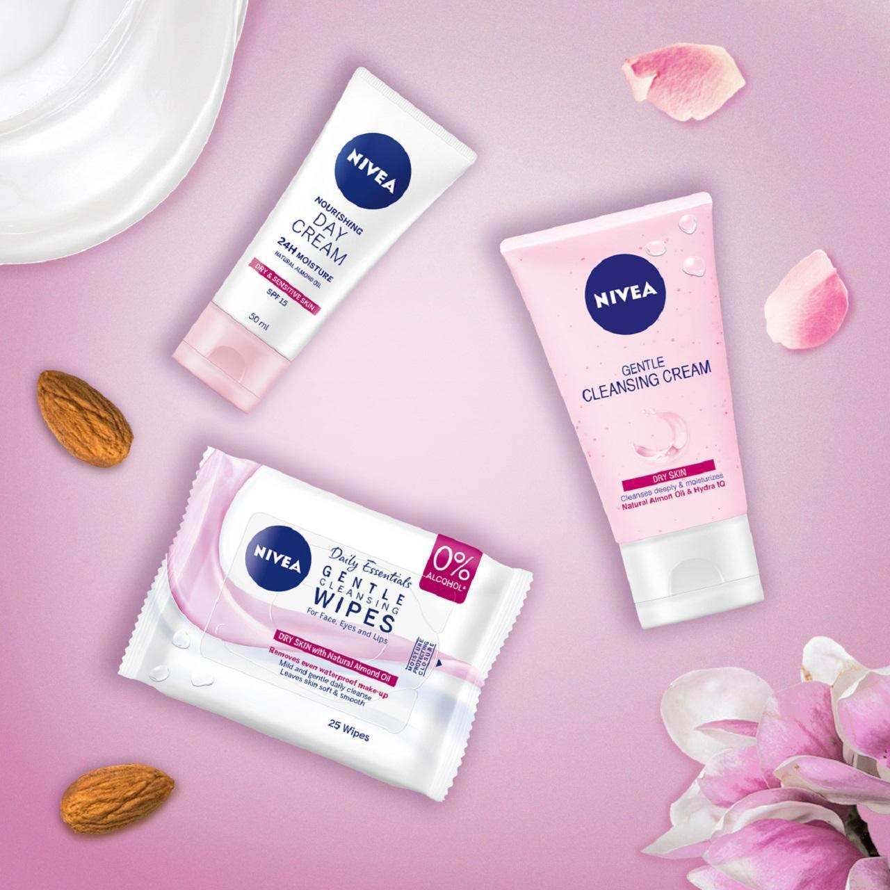 NIVEA Day Cream Face Moisturiser for Dry and Sensitive Skin SPF15 50ml